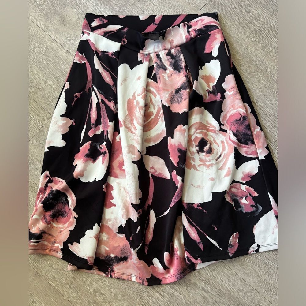See You Monday Floral High Waist Skater Skirt Size Medium NWOT
